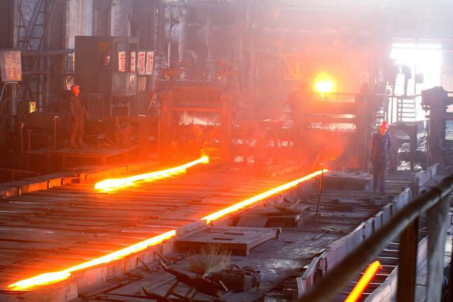 友发钢管厂：“行业龙头”到“全球标杆”